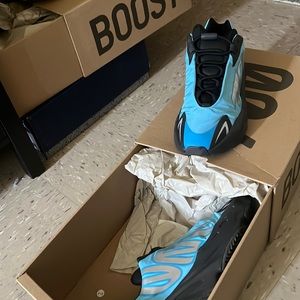 Fearly new Yeezy 700